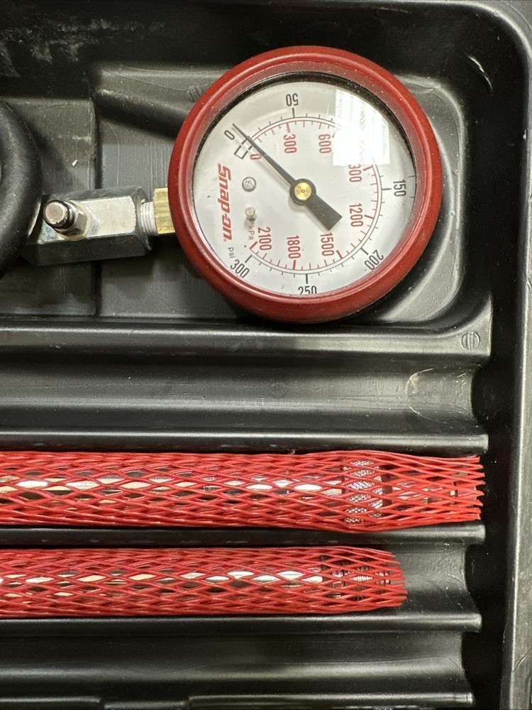 Snap-On EEPV600 Automotive Compression Gauge Set Never Used.