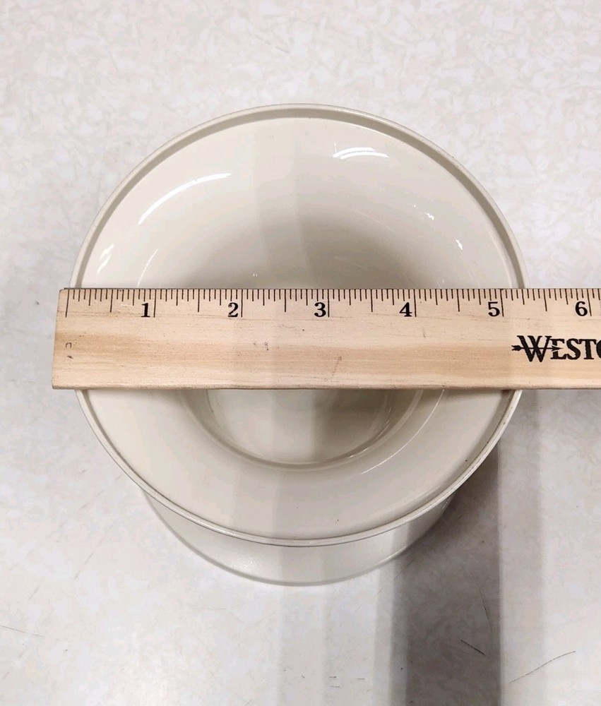 Tupperware 1533-6 4.5" High Beige Cake Pie Stand NEW