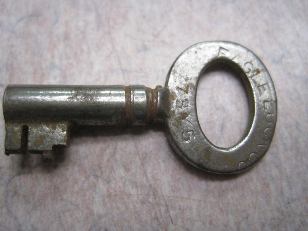 antique steamer trunk baggage luggage key eagle # 73y5 padlock lock hardware