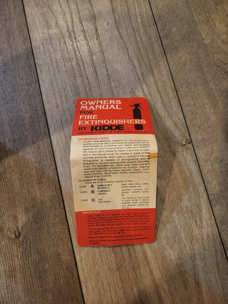 SEALED - VINTAGE KIDDE FIRE AWAY MULTI-PURPOSE FIRE EXTINGUISHER 2A40BC W Box