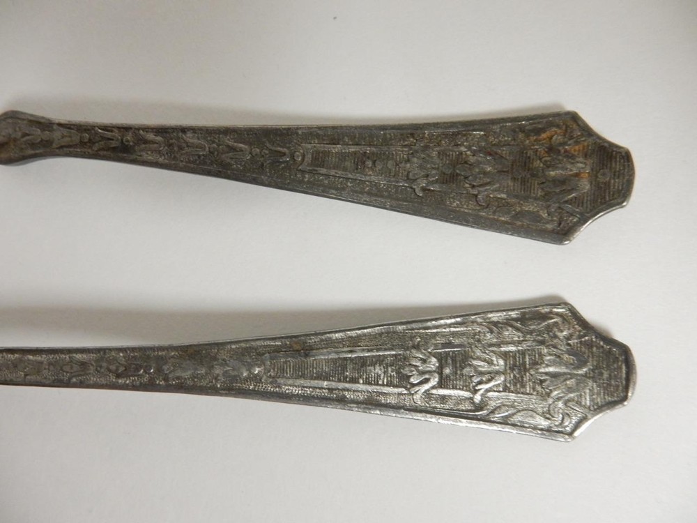 VINTAGE STANDARD, SILVER PLATE SUGAR SHELL & BUTTER KNIFE SET