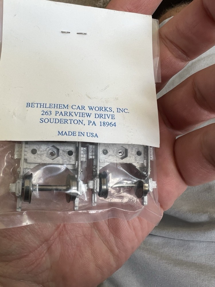 KITBITS FOUR WHEEL PASSENGER CAR TRUCKS #95A