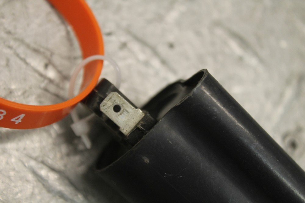 1997 SUZUKI TL1000S IGNITION COIL SPARK PLUG CAP