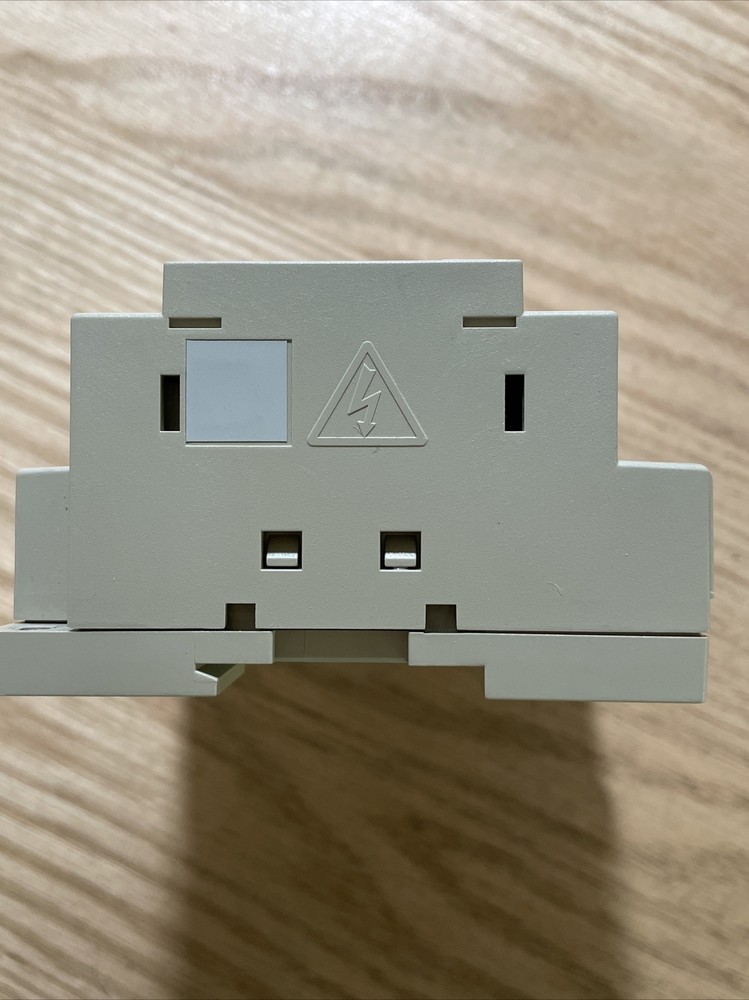 OMRON ZEN-20C3AR-A-V2 Programmable Relay,100-240VAC