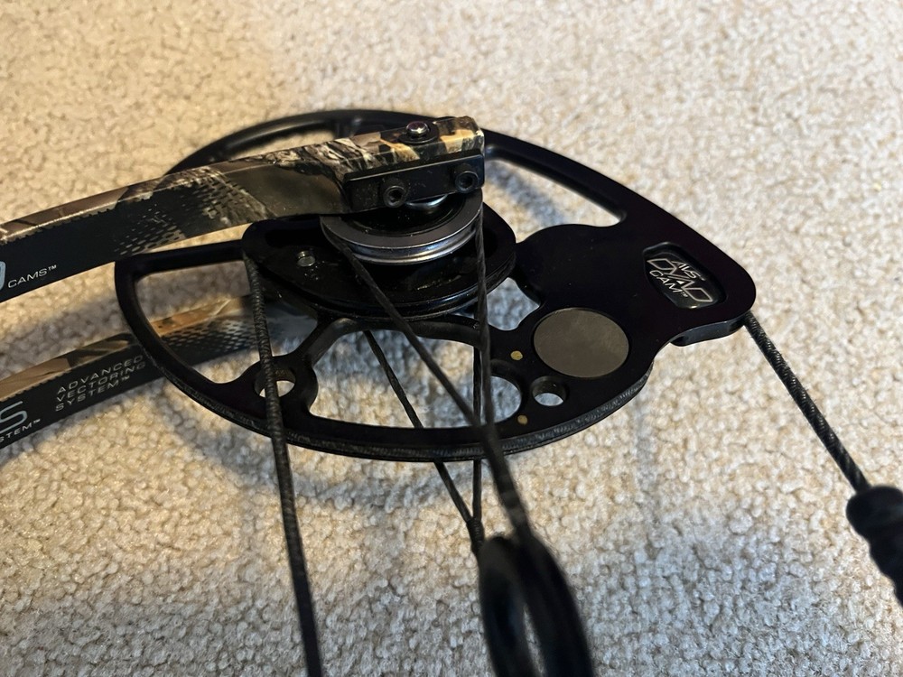 Mathews Monster Chill R Compound Bow 60 lb