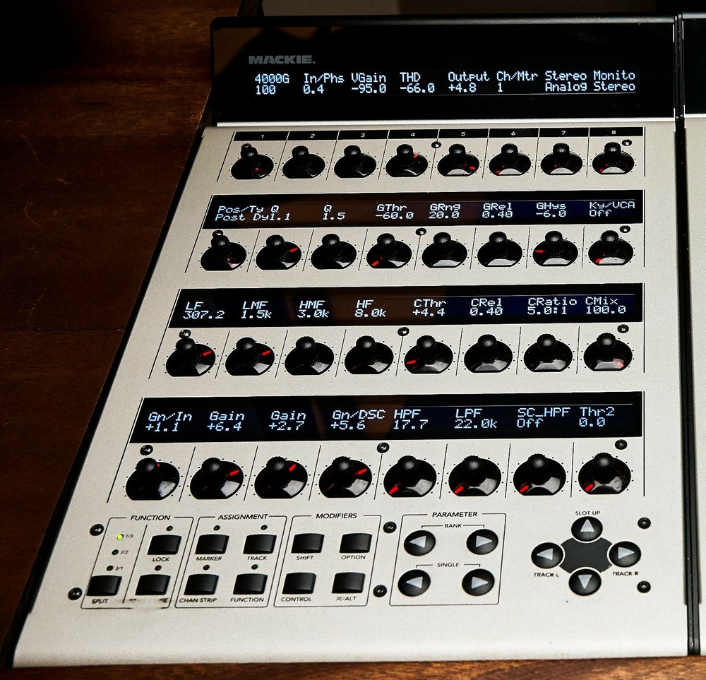 Mackie Control Universal MCU Pro XT C4 (Super Enhanced Black) PMVA LED Display!