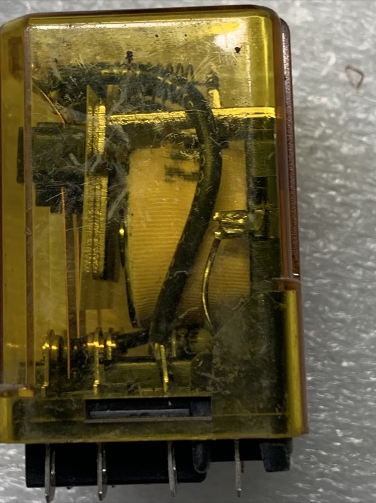 Up to 27 Johnson Controls RLM-101-0 Latch Relay