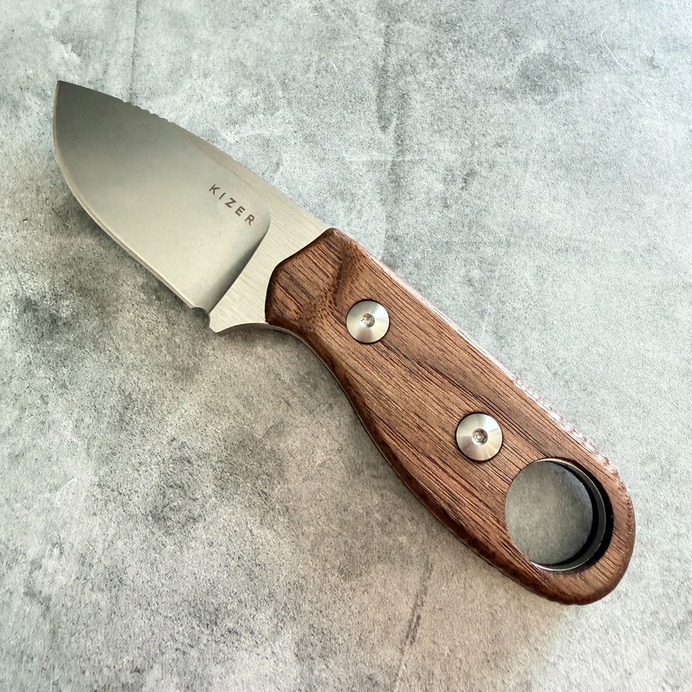 Smooth walnut handles Scales for Kizer Beaver