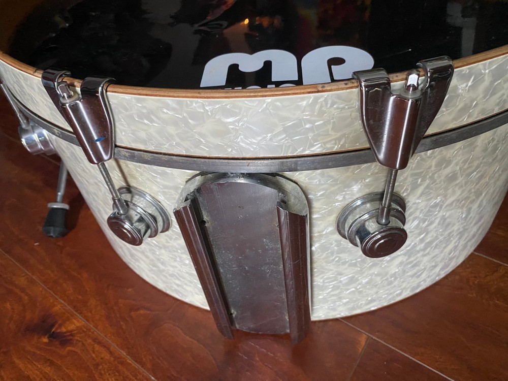 DW Bass Drum - unique size 22x9