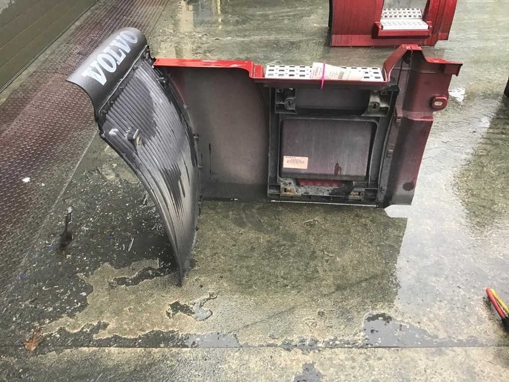For 2013 VOLVO VNL SIDE FAIRING Left , MD