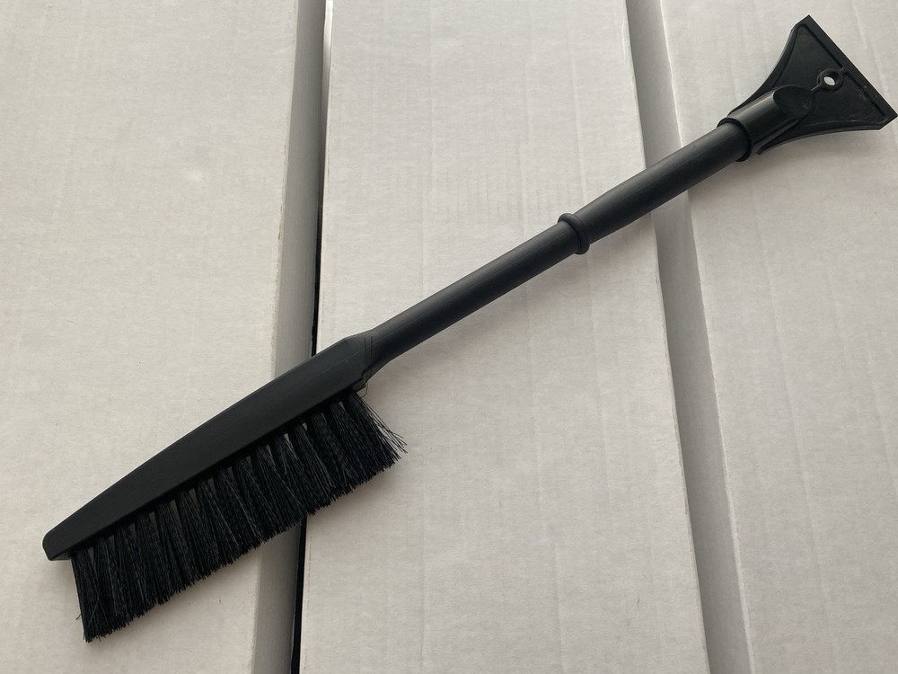 Snow Brush With Ice Scraper For Auto Windshield 22 in (2 ft) Black Used