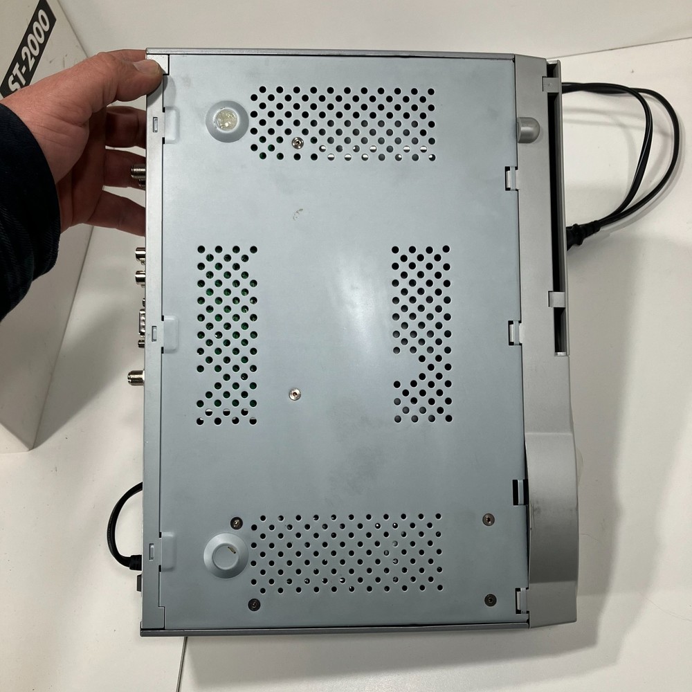 Free To Air Satellite Receiver ST-2000 DVB Set Top Box – Untested – Powers On
