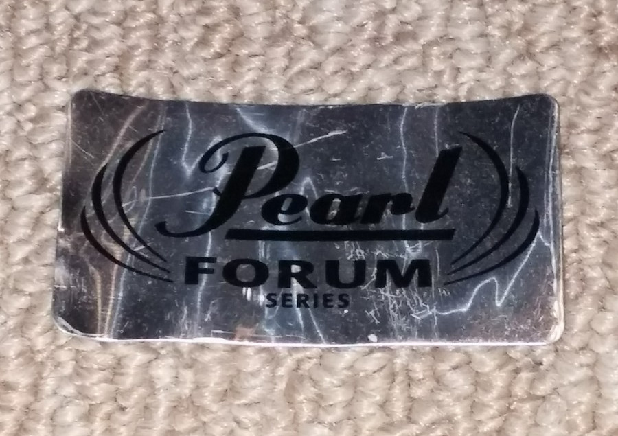 Pearl Forum Series Drum Badge (389)