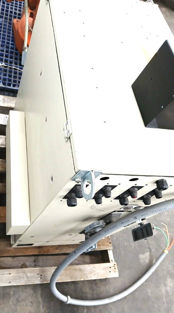 ABB ROBOTICS PALENTIZING ROBOT ARM IRB2400 W/CONTROLLER S-721 68