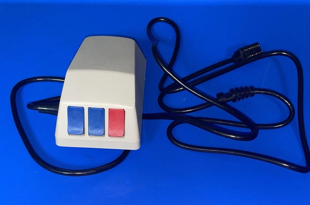 Vintage Rare Three Button Mouse **UNTESTED**
