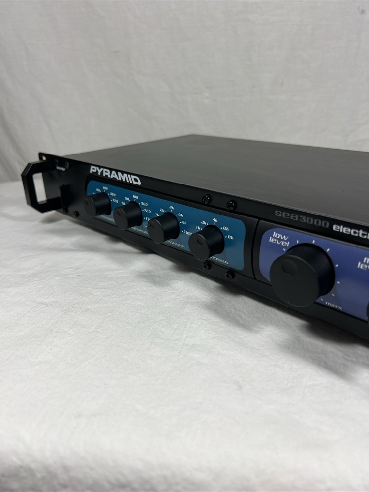 (NICE) 🔥 Pyramid SEA3000 Electronic Crossover Network Rack Mount SEA3000 TESTED