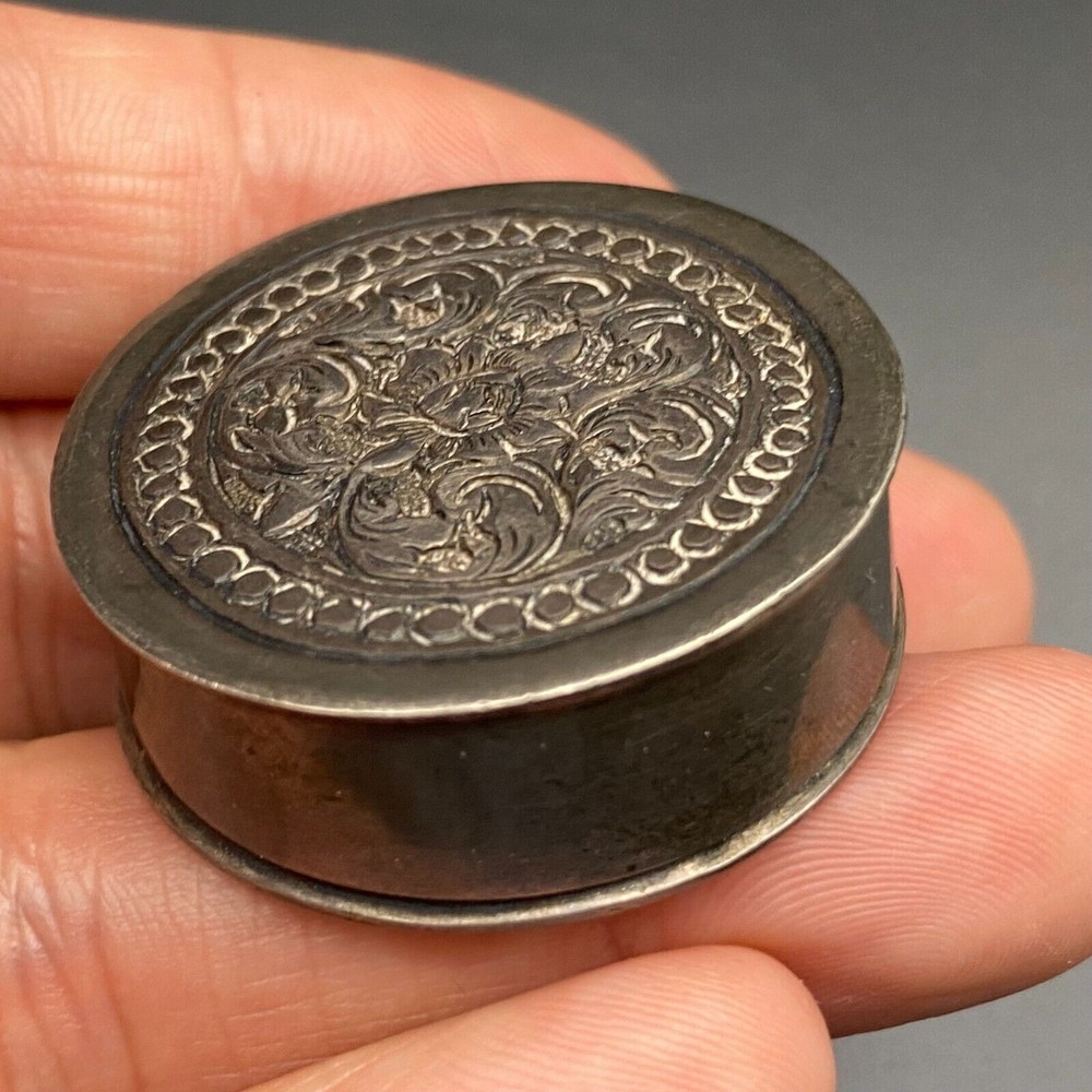 Vintage B.T Flower Ornate Box 900 Silver