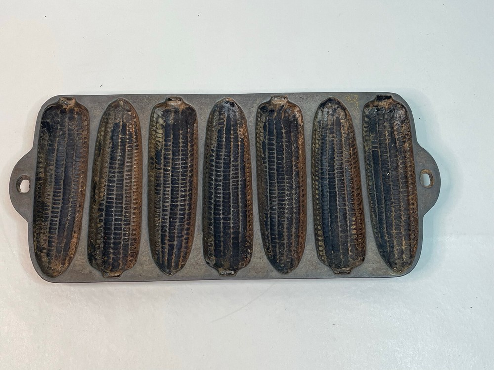 Vintage Cast Iron Cornbread Pan With Seven Corncob Shaped Molds