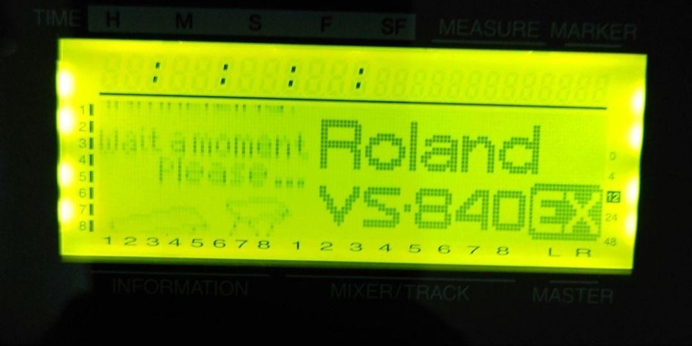 ROLAND VS-840EX Multi-track Recorder