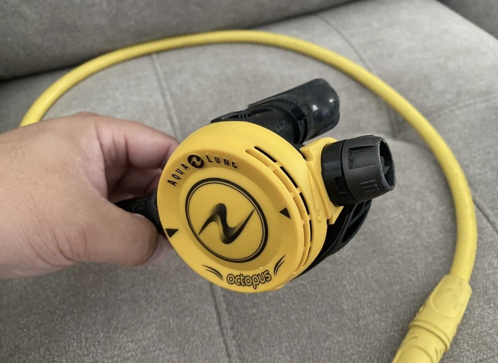 Aqualung titan scuba octopus