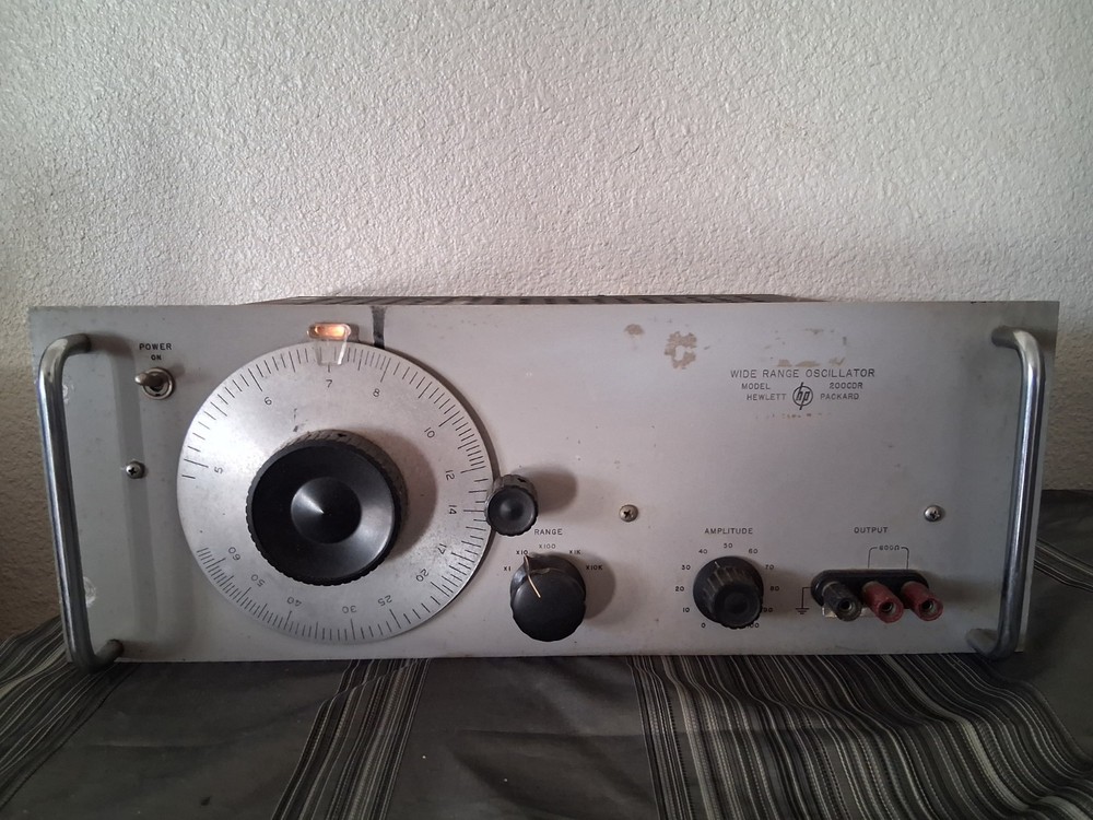 Hewlett Packard Wide Range Oscillator Model 200cdr, Rack Model