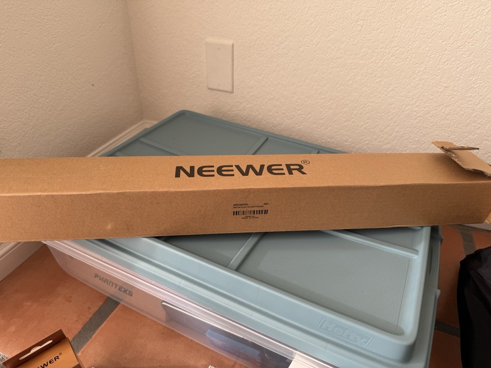 Neewer Photography Lighting Kit with Backdrop