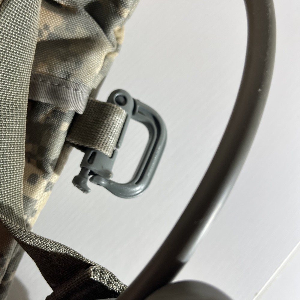 Molle II Hydration System Carrier WITH 100oz/3L Bladder ACU