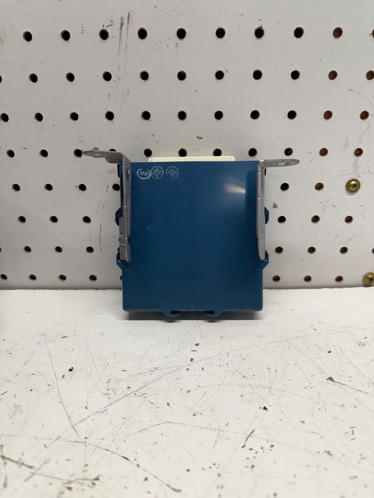 2004-2005 Toyota Prius MPX Power Source Control Module OEM 89618-47010