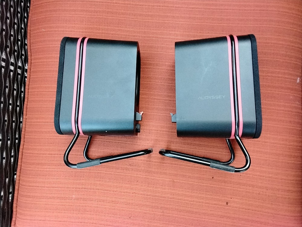 Audyssey Lowercase Side Powered Stereo Computer Multimedia Speakers