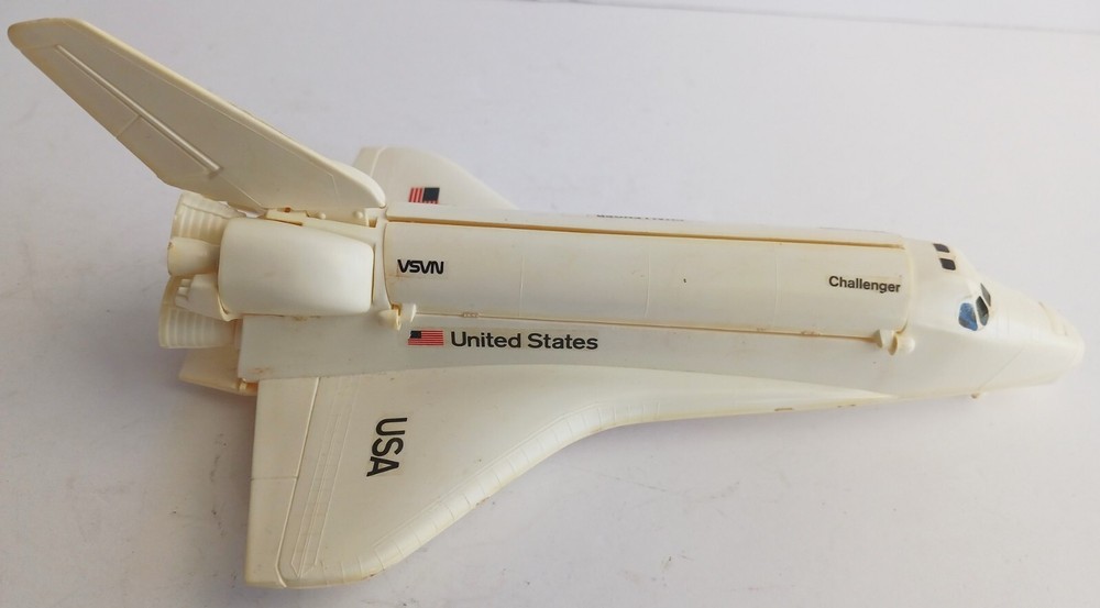 Monogram Space Shuttle Challenger Snap Tite Model Kit #1014 Built 1983 Vintage