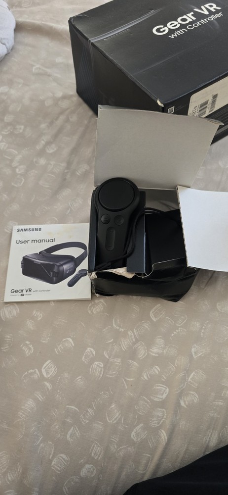 Samsung SMR324 Gear VR with Controller - Black