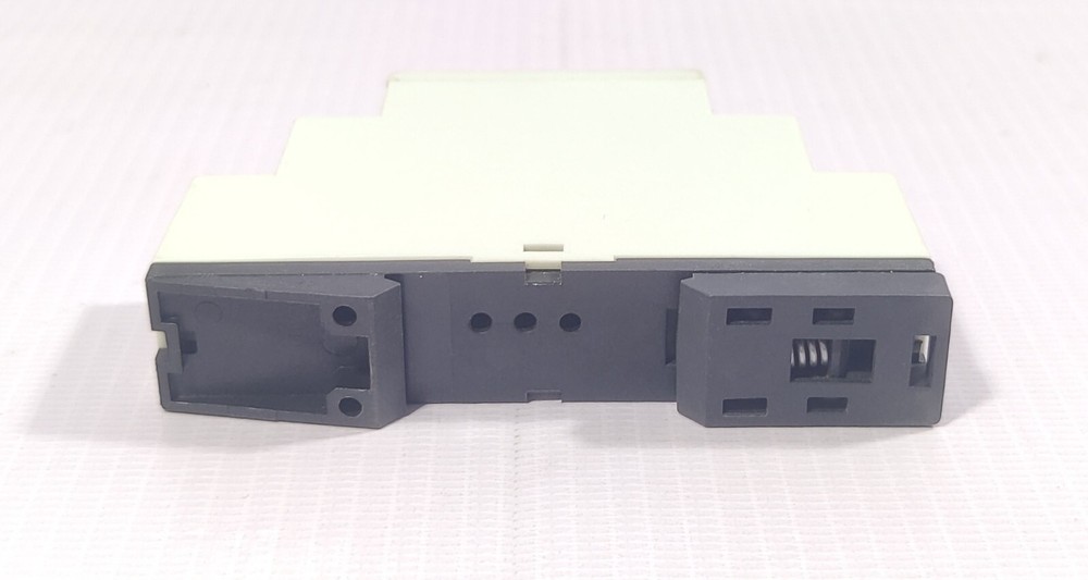 SCHRACK ZR5ER011 TIMER DUO FUNCTION ON OFF RELAY