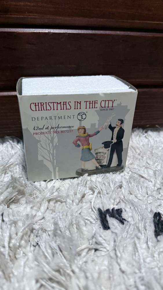 Dept. 56 2010 42nd St. Performance #807257