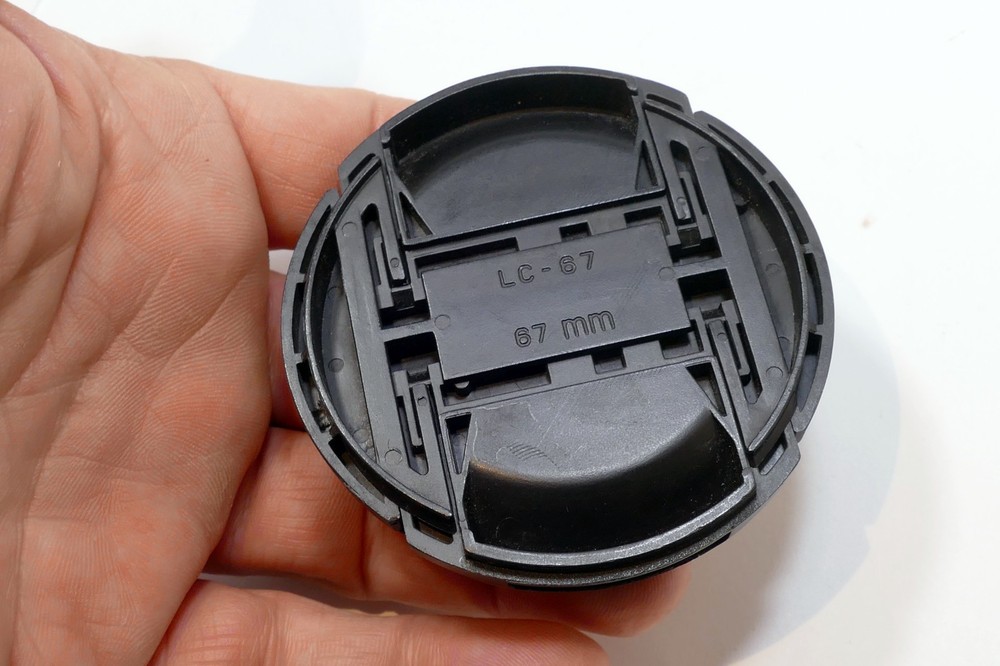 67mm Front Lens Cap snap on type 70-210mm black