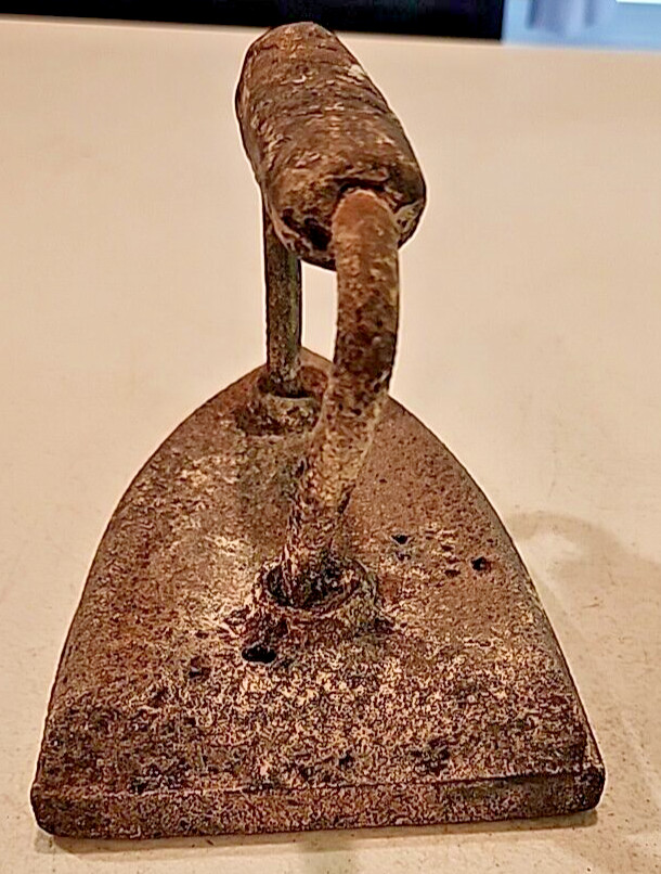 Antique 6 pound Cast Iron Sad Iron #6