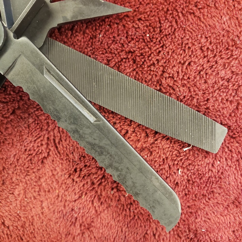 🔪 Gerber Center-Drive Multi-Tool with Tan Malice Clip Sheath