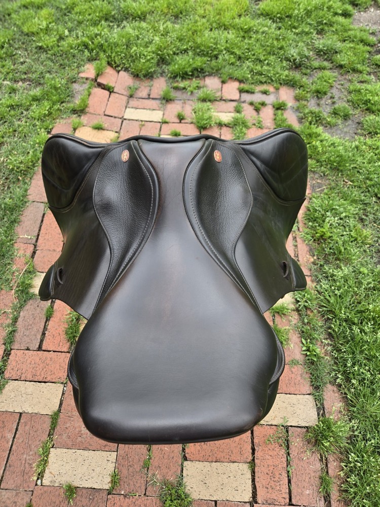 Kent & Masters S-Series Jump Saddle 17.5"