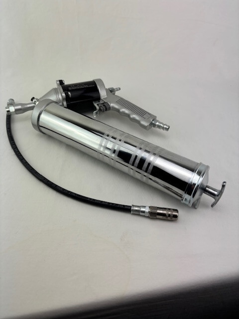 Pneumatic grease gun