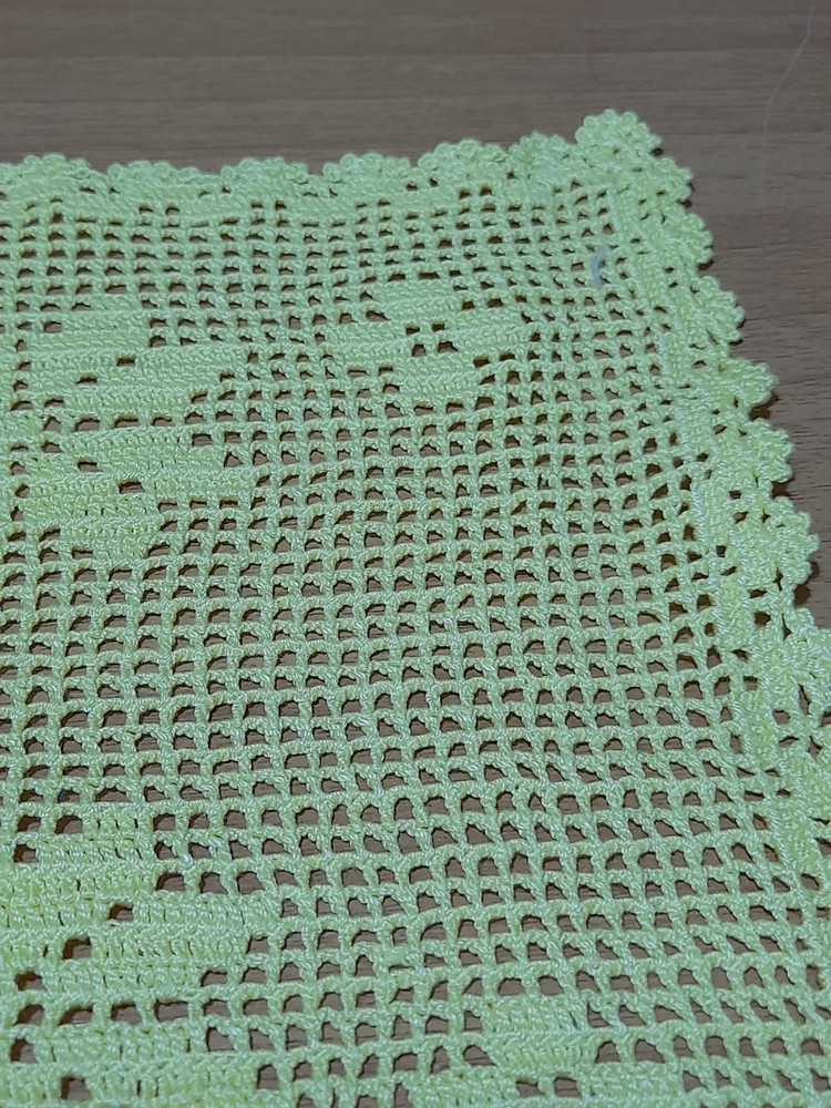 VINTAGE CROCHET CENTERPIECE GRAMS 11