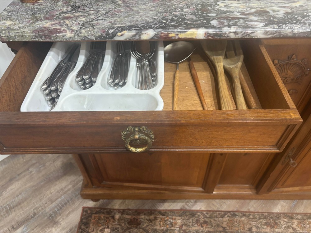 antique buffet a deux corps