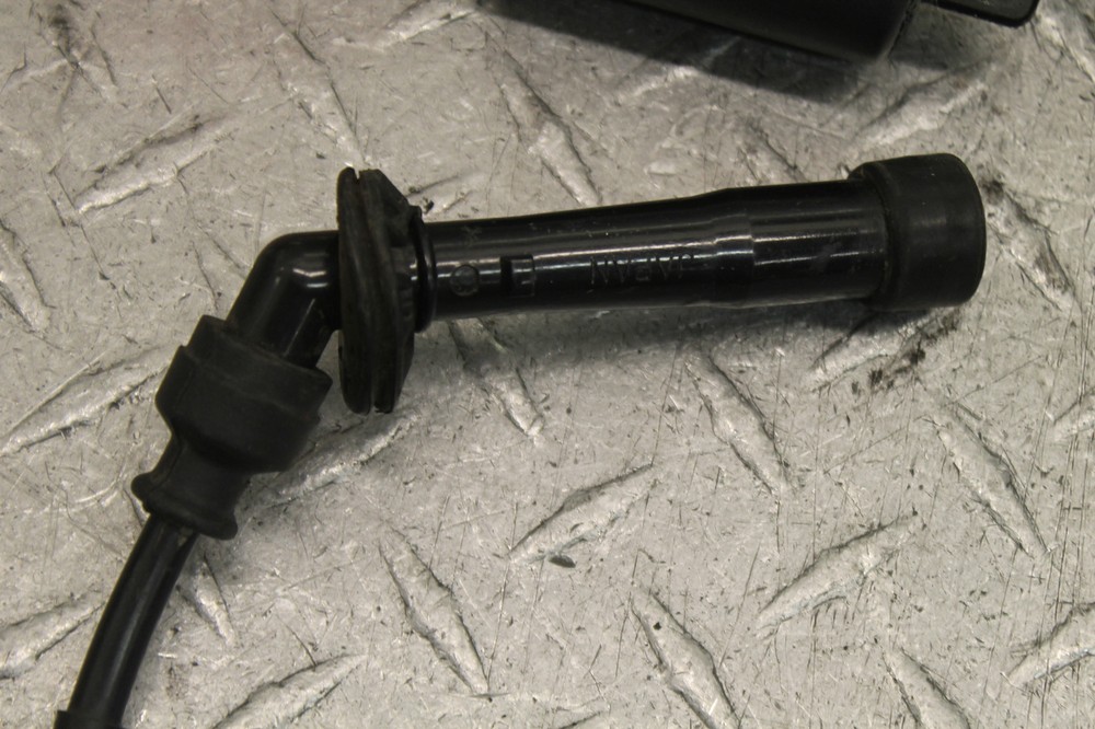 1997 SUZUKI TL1000S IGNITION COIL SPARK PLUG CAP