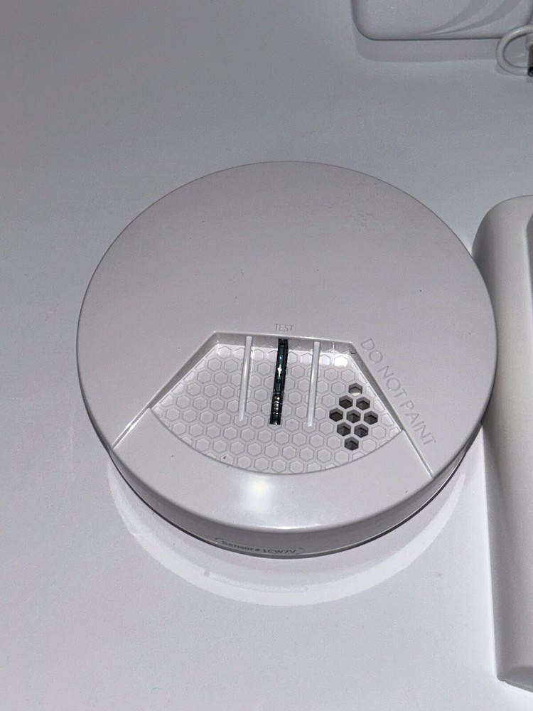 Gen 1 simplisafe wireless home security system