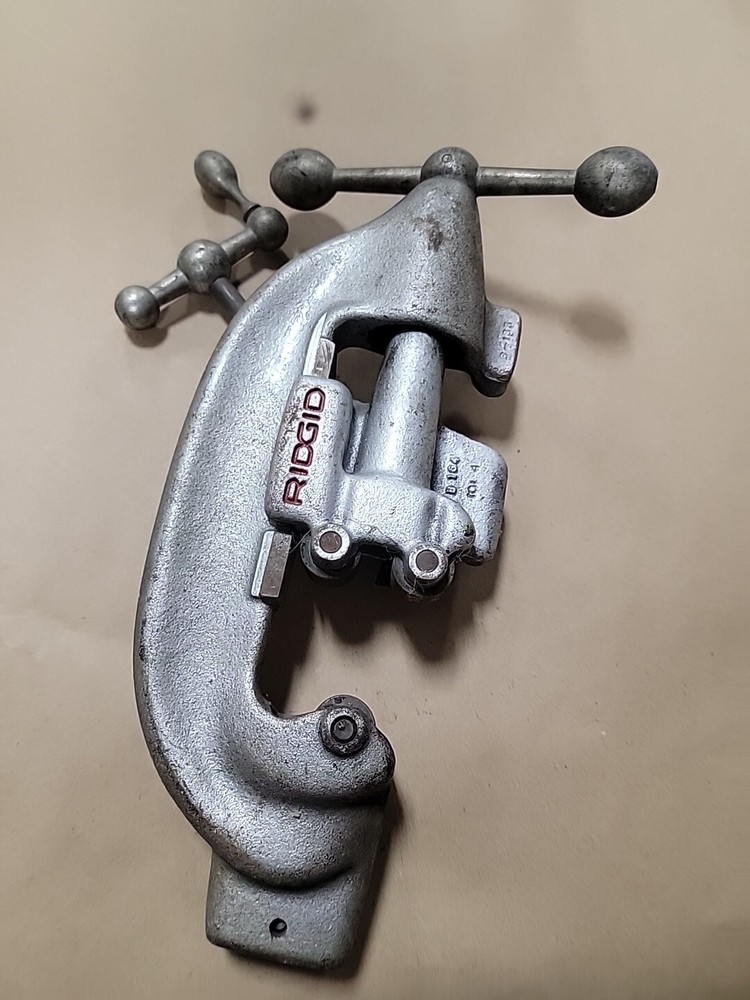 Ridgid 821 Heavy Duty Blade Type Pipe Cutter 535 Pipe Threader Used