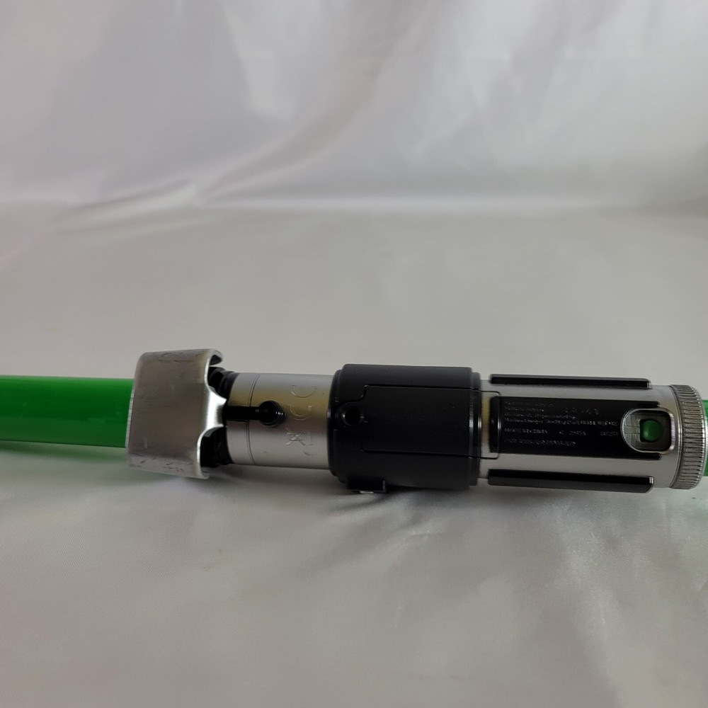 YODA GREEN LIGHTSABER, 2016 WORKS!