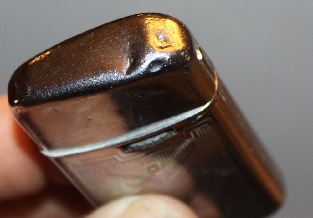 VINTAGE RONSON CLASSIC VARAFLAME LIGHTER ATOMIC CHEVRON DENTED