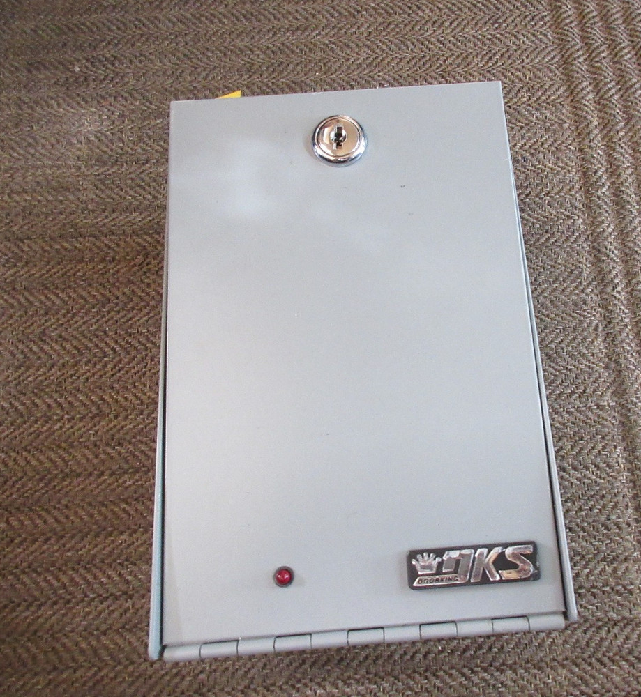 2351-080 - DOORKING small enclosure  + 2358-010 PCB Board Reader Tracker  USED
