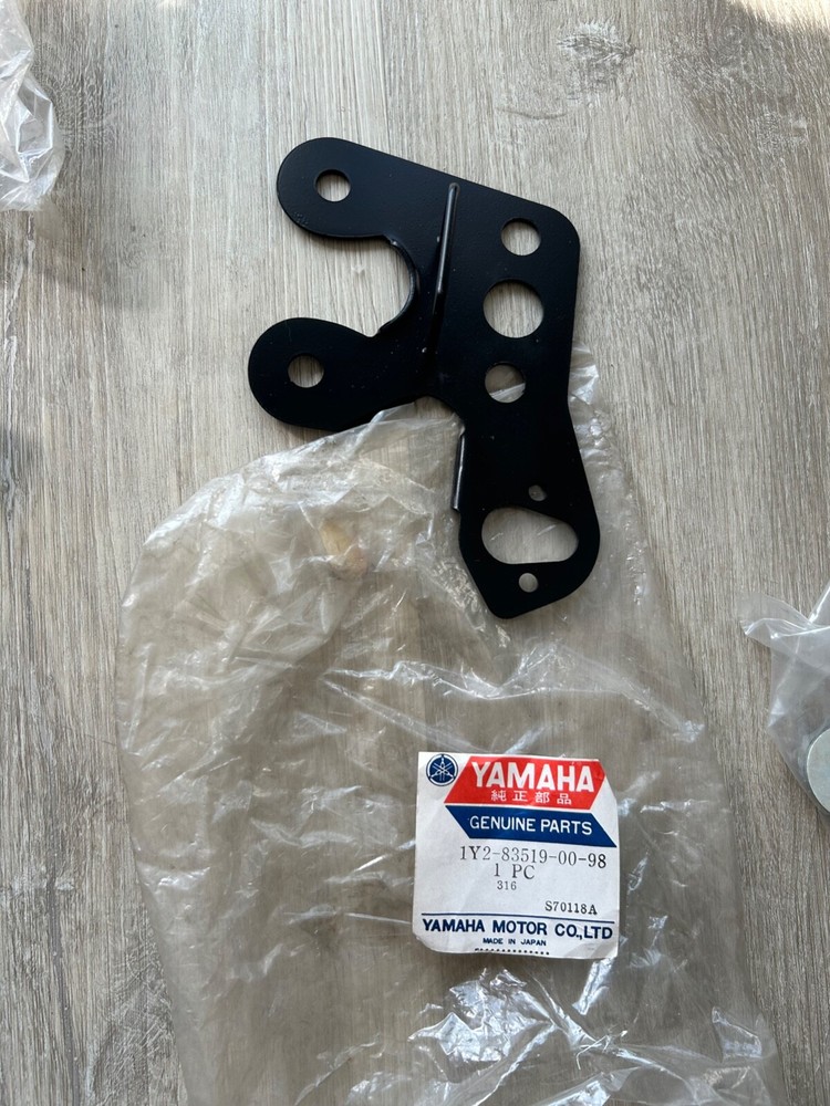 SPEEDOMETER MOUNT FS1 - 1Y2-83519-00-98