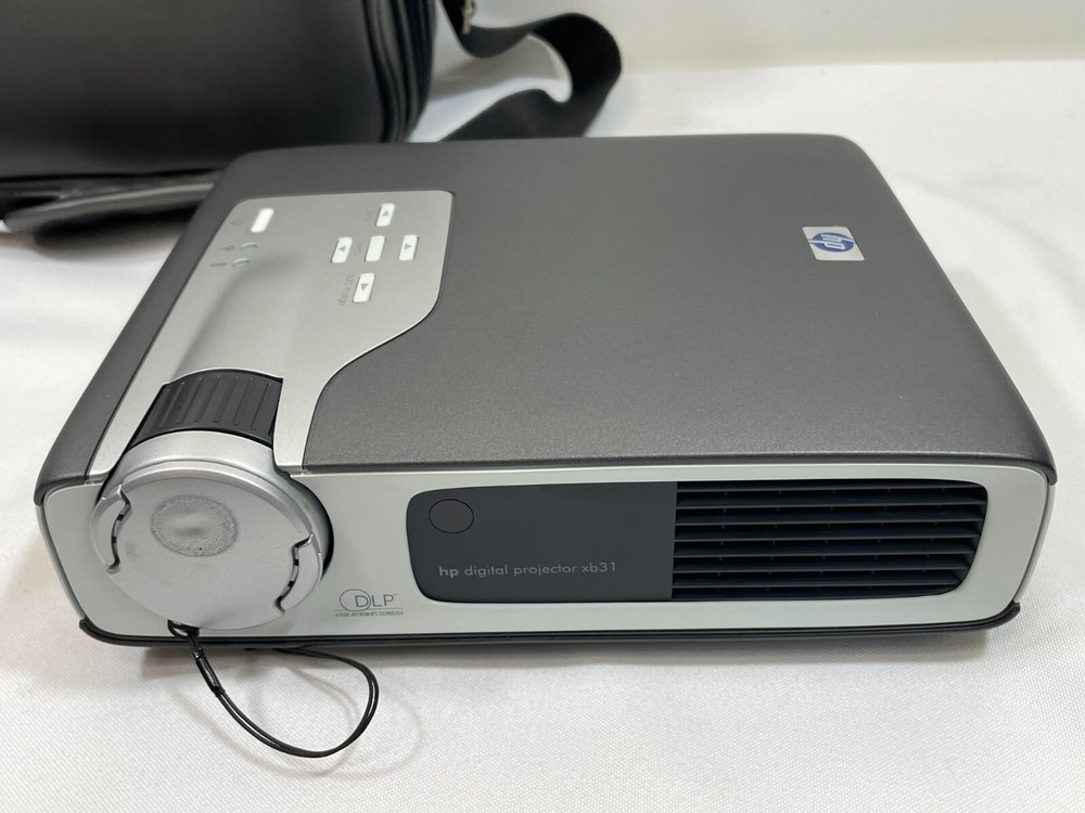 HP Digital Projector XB31 DLP w/ Case, Remote, & Accessories COMPLETE