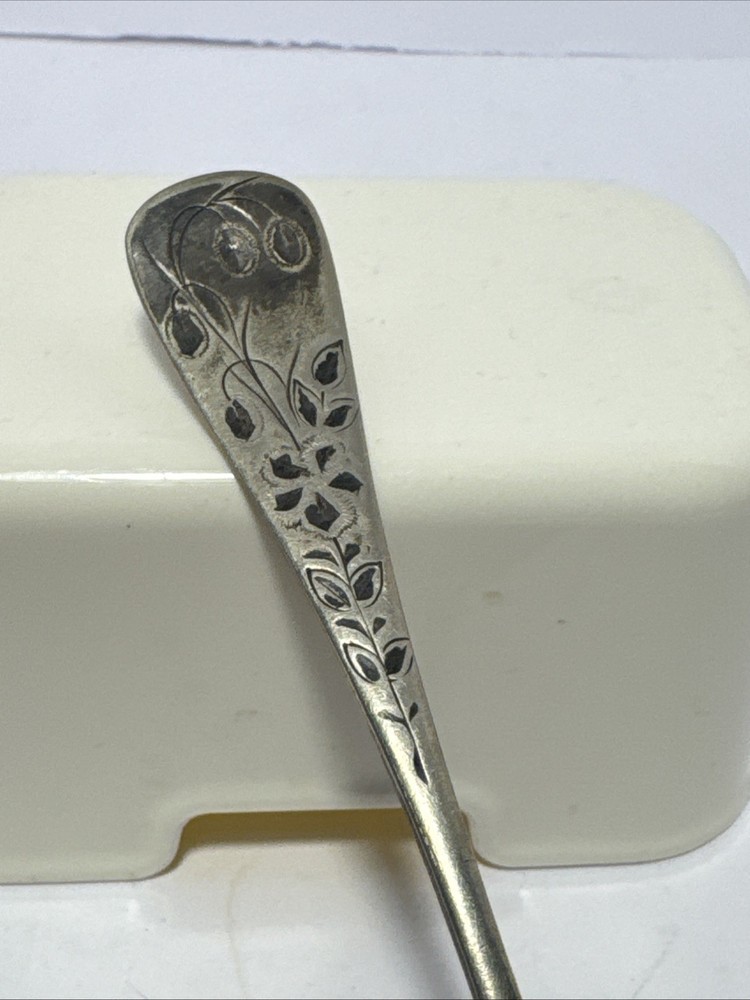 Fairpoint Manufacturing Co. Portrait Tea Caddy Spoon shell Design Silver c1880