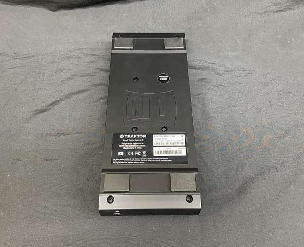 Native Instruments Traktor Kontrol Z1 DJ Controller Compact Easy DJ Play